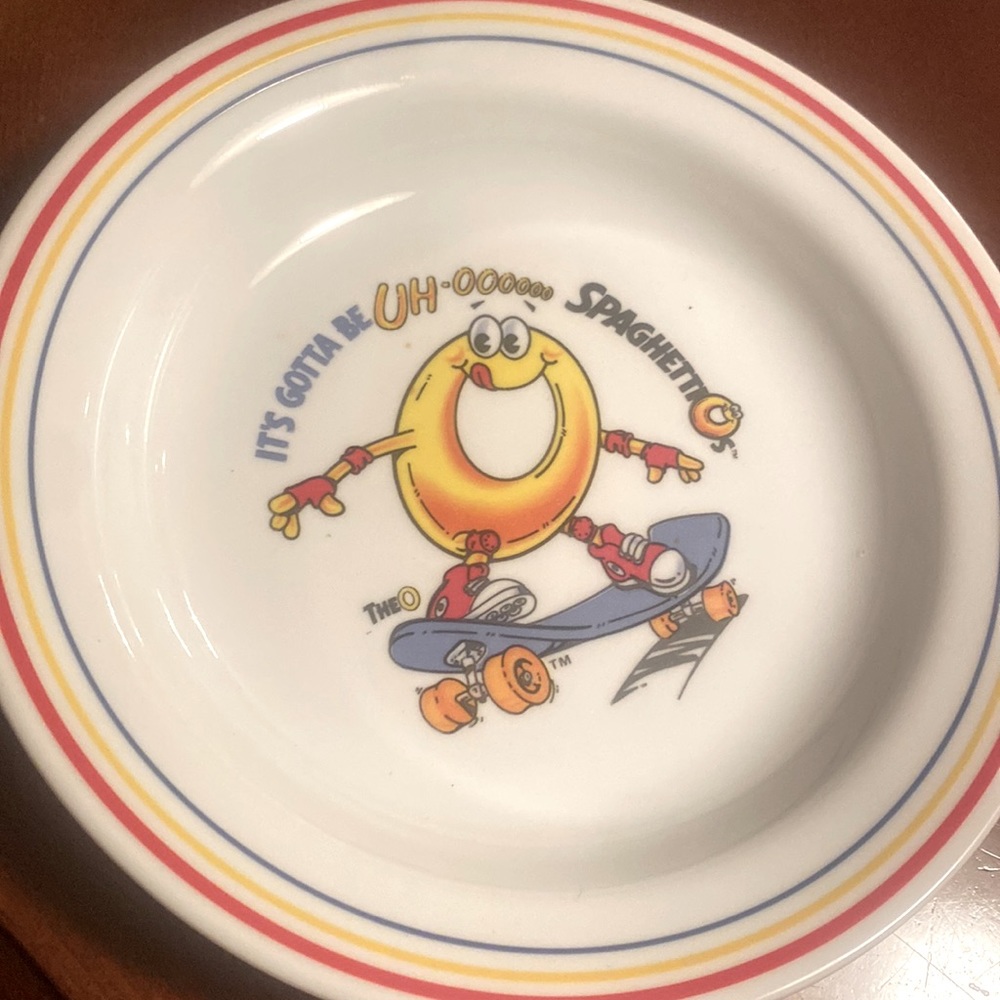 Corelle by Corningware Spaghetti O’s on skateboard 8.5”bowl.